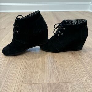Tom’s Black Suede Wedges, size 7